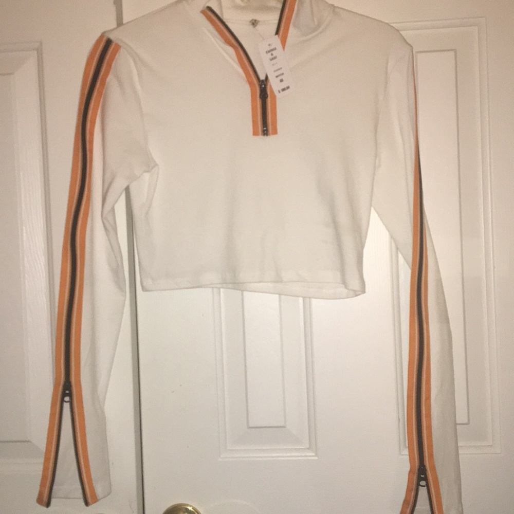 Cropped long sleeve zipper shirt